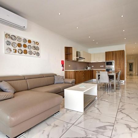 Malta'S Beachfront Apartment In Mellieha Exterior photo