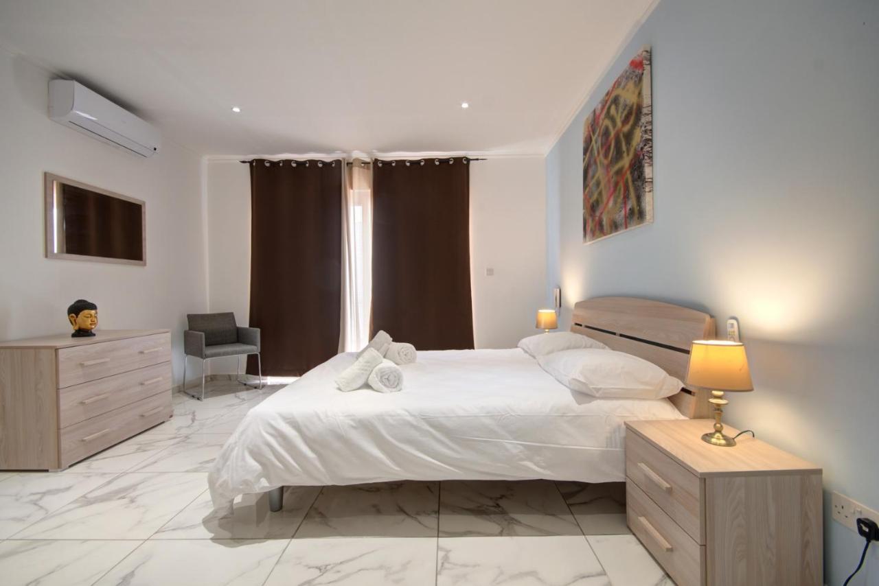 Malta'S Beachfront Apartment In Mellieha Exterior photo