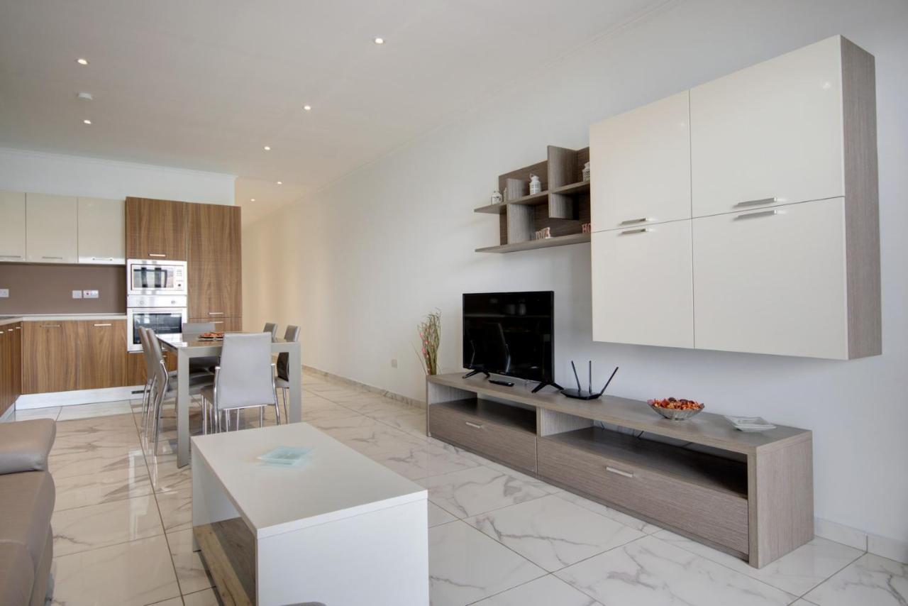 Malta'S Beachfront Apartment In Mellieha Exterior photo