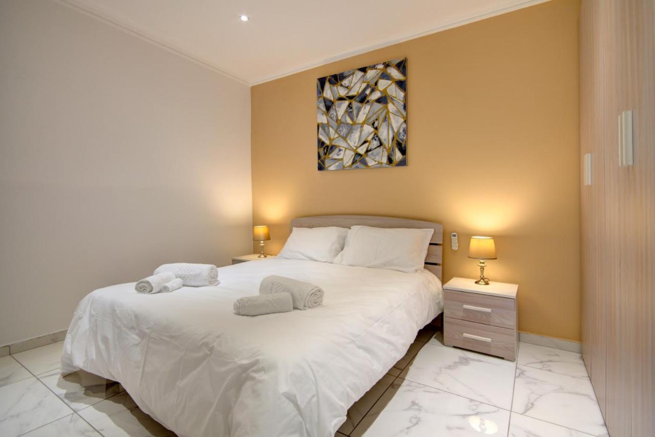 Malta'S Beachfront Apartment In Mellieha Exterior photo