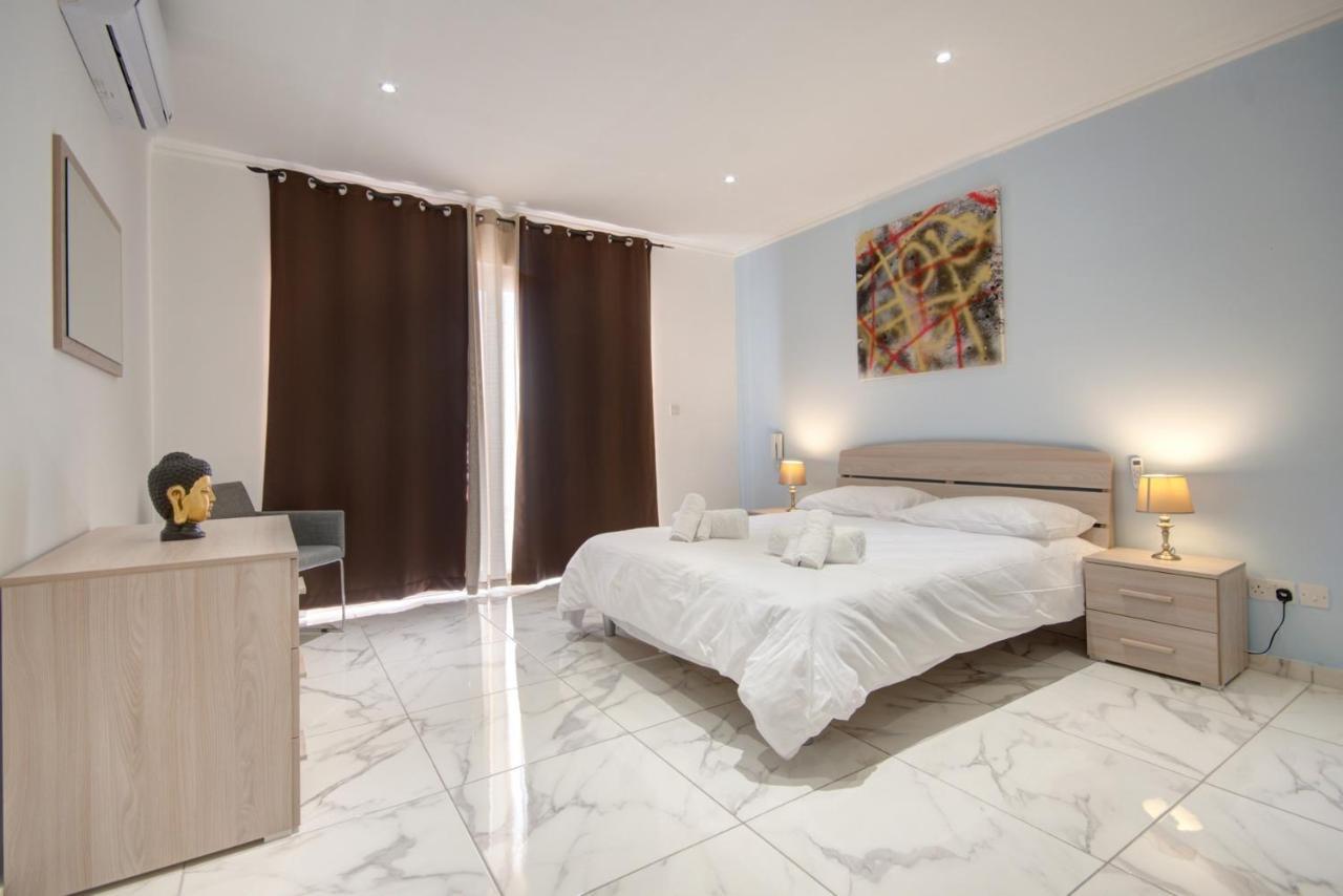Malta'S Beachfront Apartment In Mellieha Exterior photo