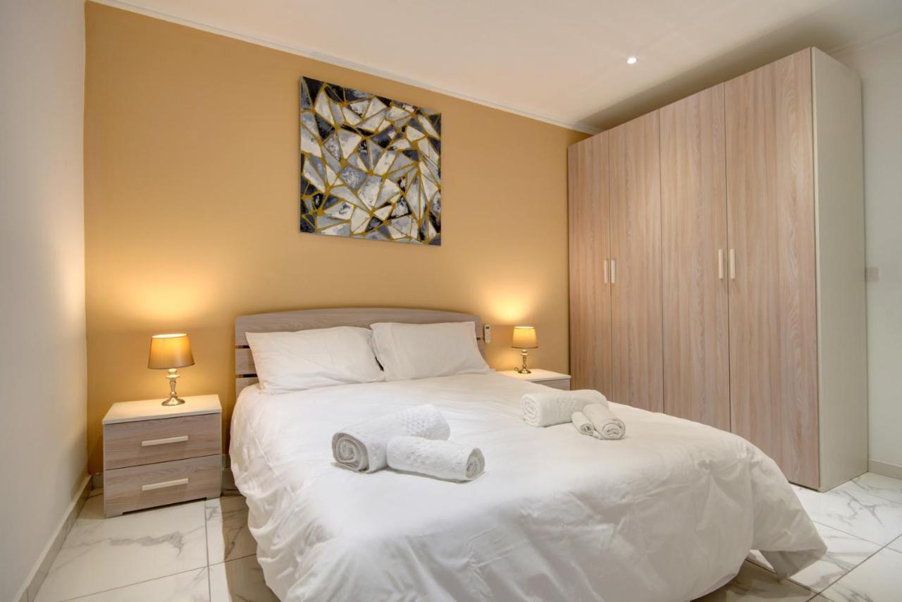 Malta'S Beachfront Apartment In Mellieha Exterior photo